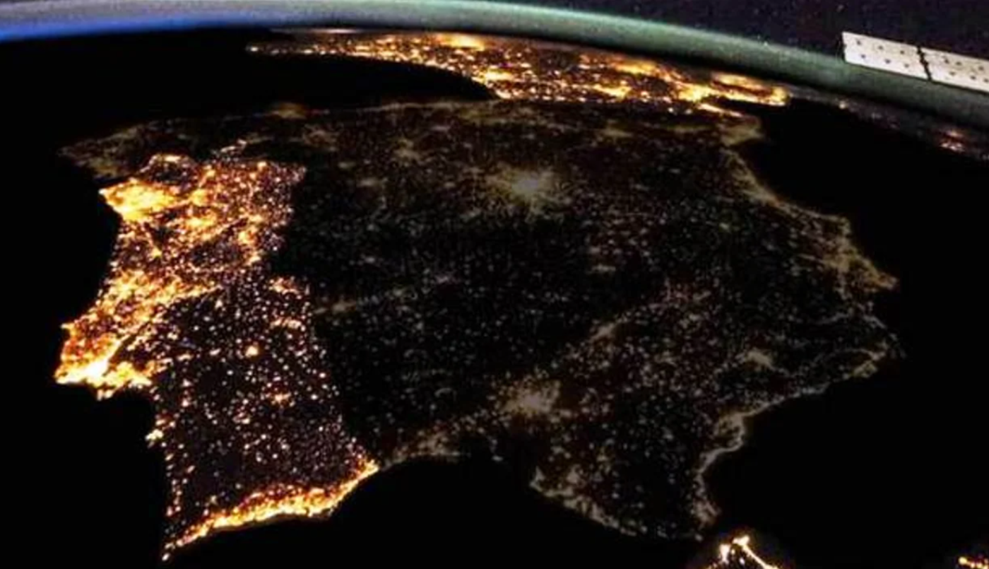 Caos y confusión en las calles de España por el apagón | Internacionales