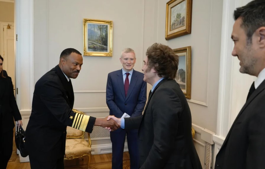 Milei recibió al jefe del Comando Sur de Estados Unidos para reforzar la cooperación militar | Política y economía