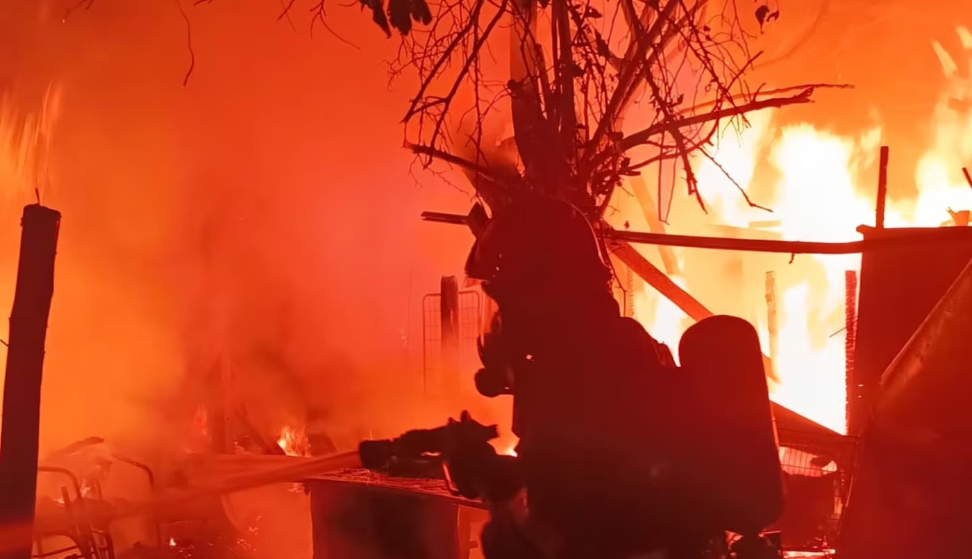 Video: bomberos sofocaron un incendio de una vivienda en barrio Las Tablitas | Córdoba