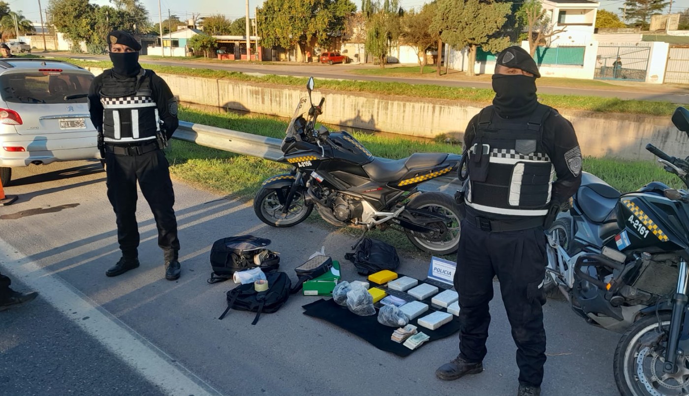 Secuestraron cocaína y dólares durante un control rutinario en Circunvalación: dos detenidos | Córdoba