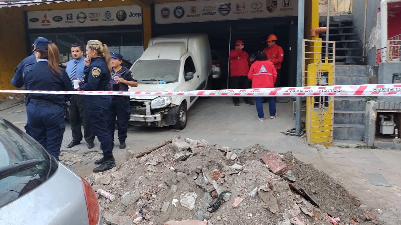 Villa Cabrera: cedió el techo de un taller y vecinos quedaron atrapados | Córdoba