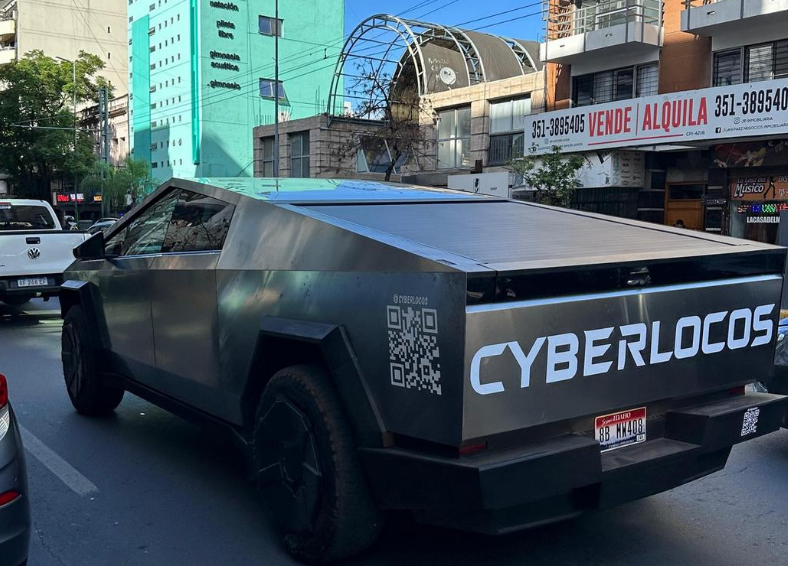 Córdoba recibe a los "Cyberlocos" en su misión de récord mundial con Tesla Cybertruck | Córdoba