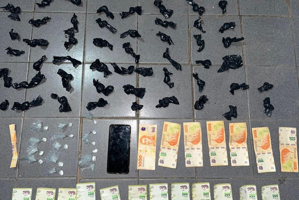 Detenidos con casi un kilogramo de marihuana y cocaína en operativos policiales | Córdoba