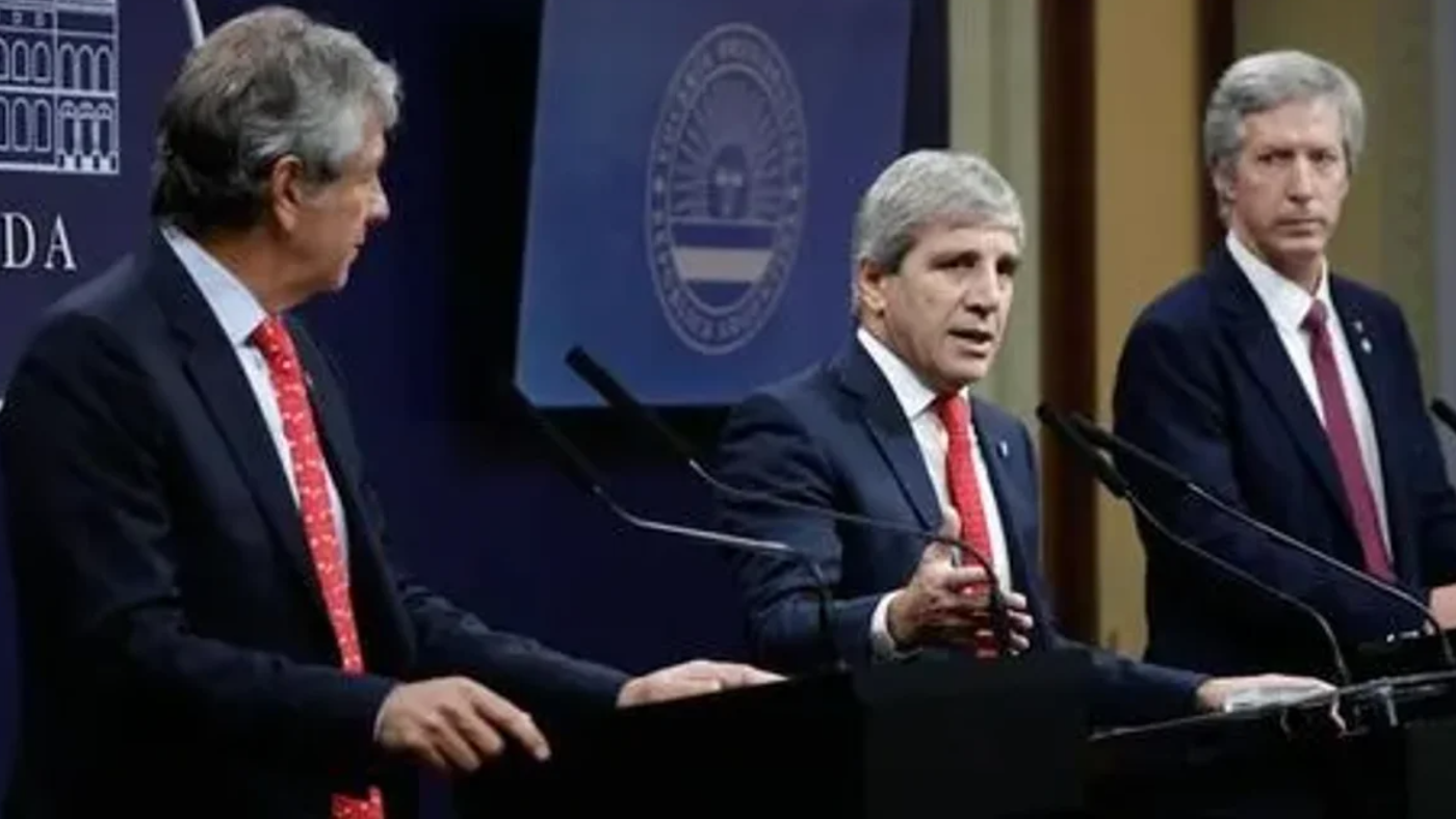 Dólares del colchón: ARCA exige adhesión provincial y amenaza con cortar información fiscal | Actualidad