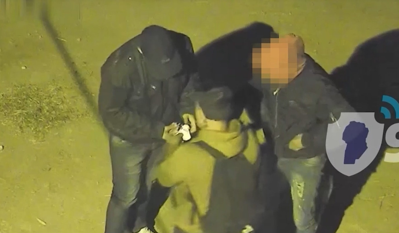 Los agarraron “in fraganti” vendiendo droga y usaron a una nena de 12 años para esconderla | Córdoba