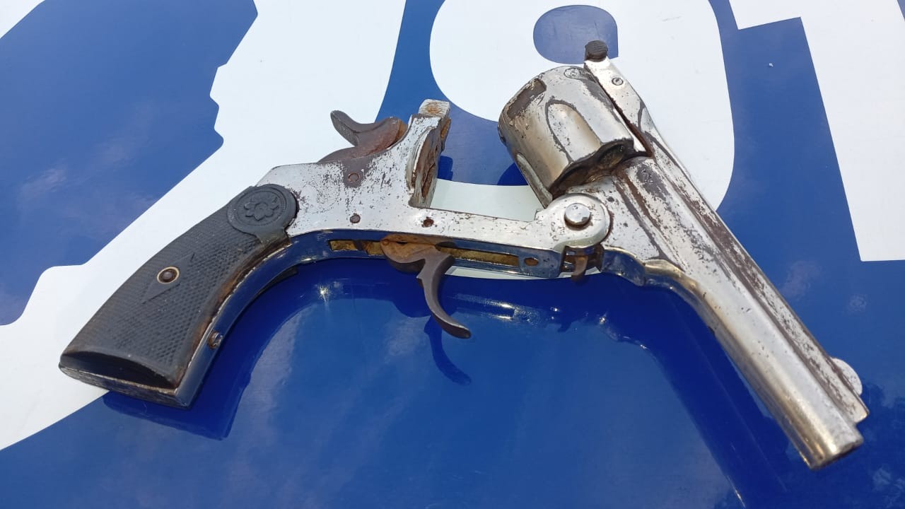 Control policial en Córdoba terminó con dos adolescentes detenidos y un arma secuestrada | Córdoba