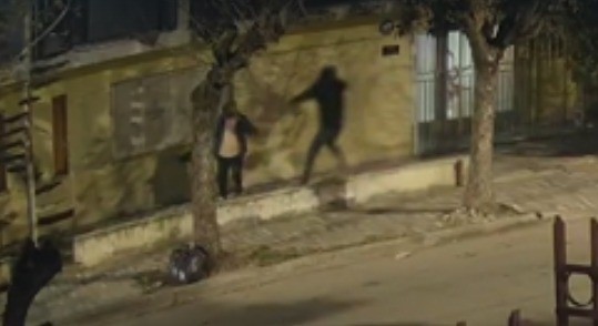 Indignante: en menos de dos semanas, motochorros atacaron a la misma familia en barrio Los Granados | Córdoba