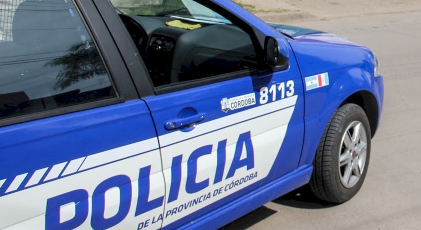 Asaltaron a un policía en una parada de colectivo y se defendió a los tiros: el ladrón escapó rengueando | Córdoba