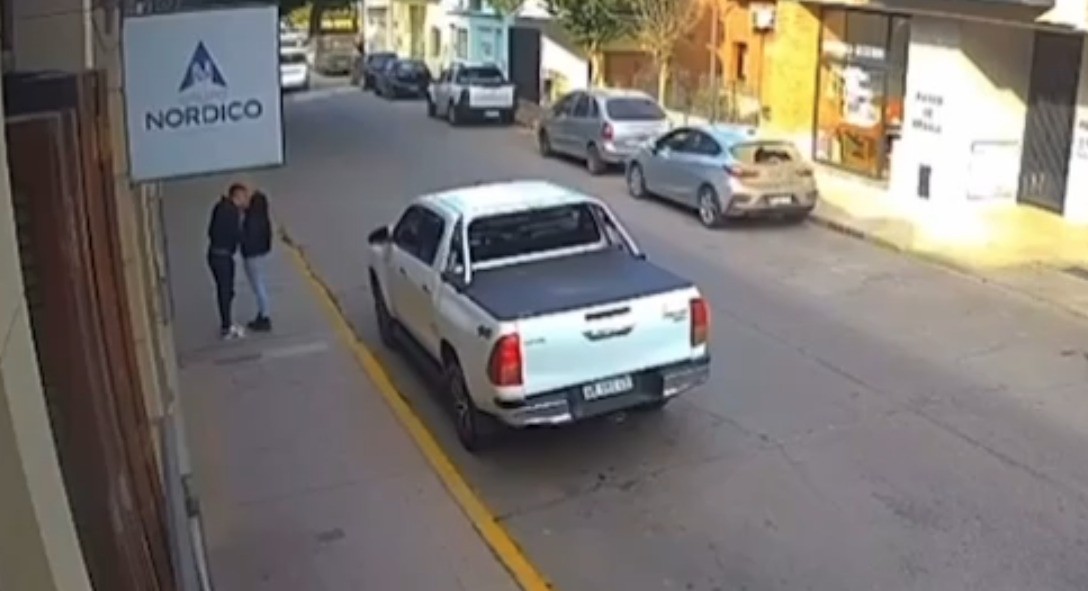 Video: se besaron e intentaron robar una camioneta en Alta Gracia | Córdoba