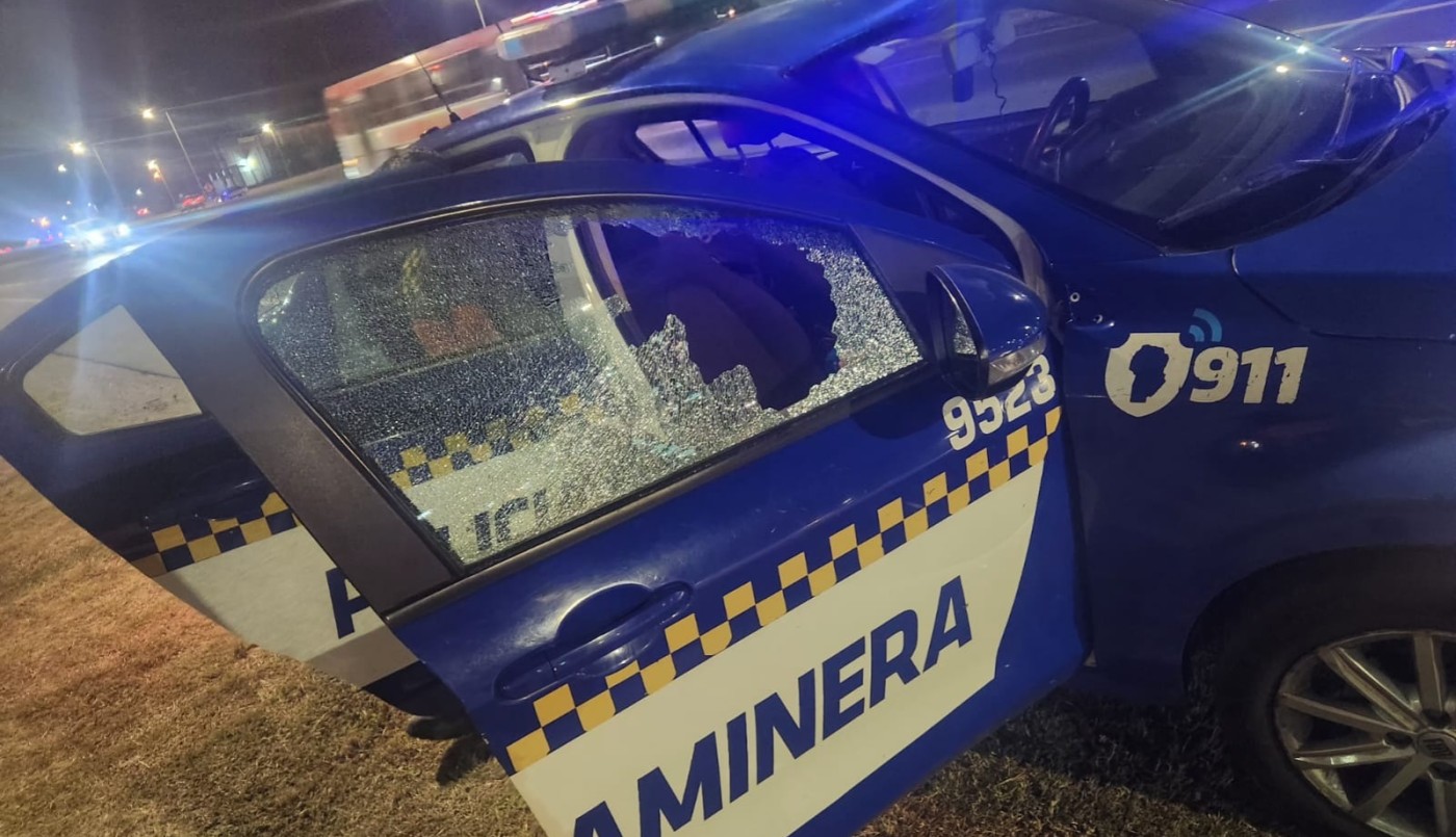 Atacaron a piedrazos a un móvil policial en Circunvalación: dos efectivos lesionados | Córdoba