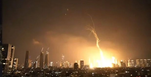 Irán atacó Tel Aviv: hay 34 heridos y personas atrapadas en edificios colapsados | Internacionales