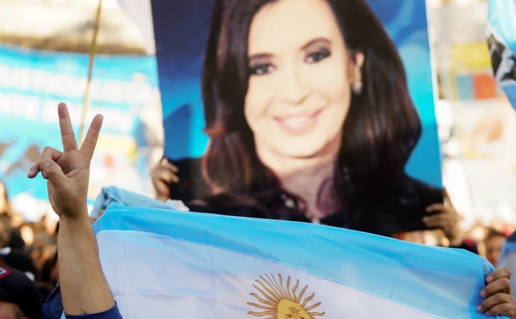 El kirchnerismo convocó a un “banderazo” para saludar a Cristina Kirchner por el Día de la Bandera | Política y economía