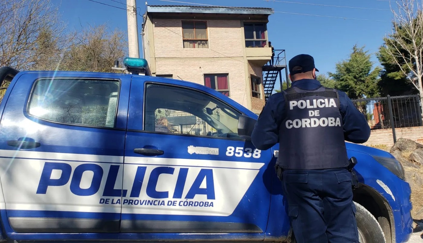 Alivio: efectivos policiales salvaron a un hombre de 35 años que se ahogó con comida | Córdoba
