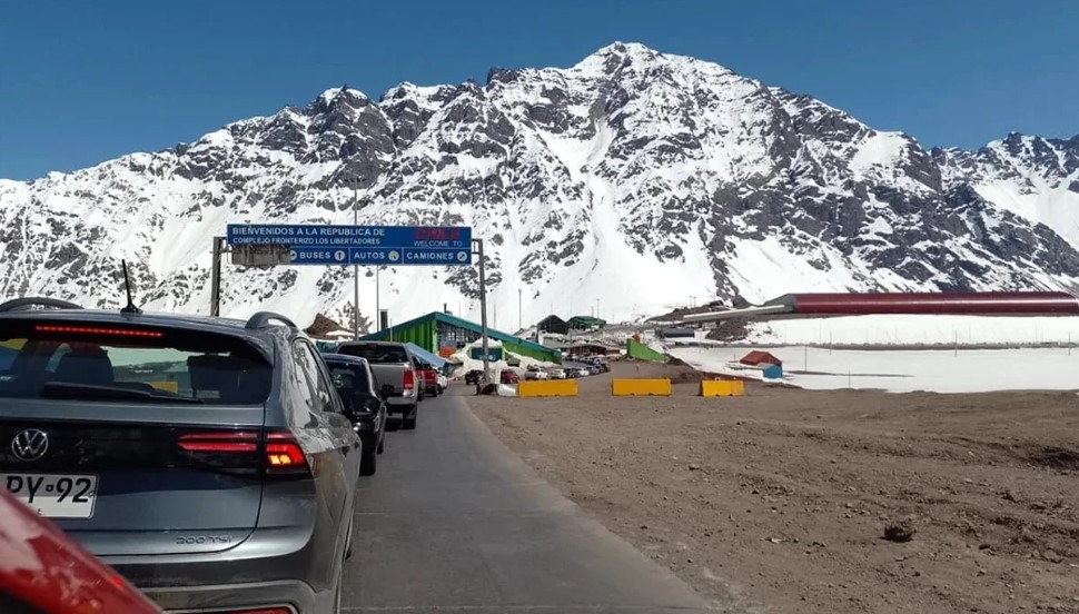 Cierran el Paso Cristo Redentor por fuertes nevadas pronosticadas en Mendoza | Actualidad