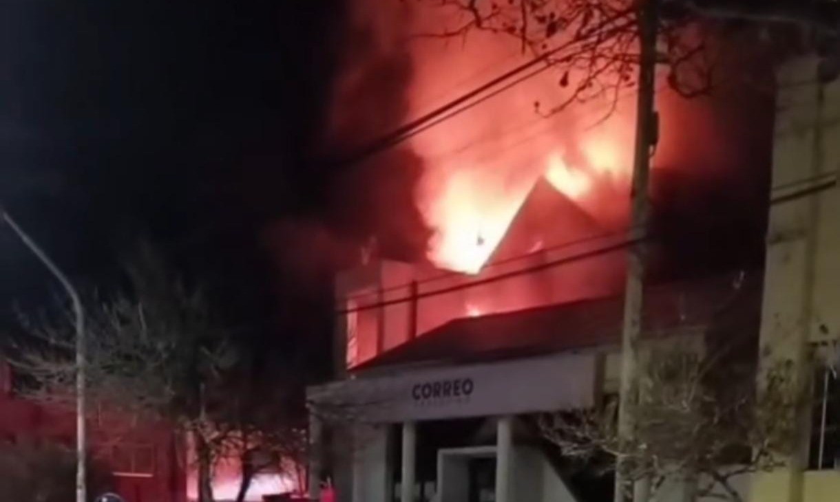 Mina Clavero: evacuaron a cinco personas tras un incendio en la planta alta del Correo Argentino | Córdoba