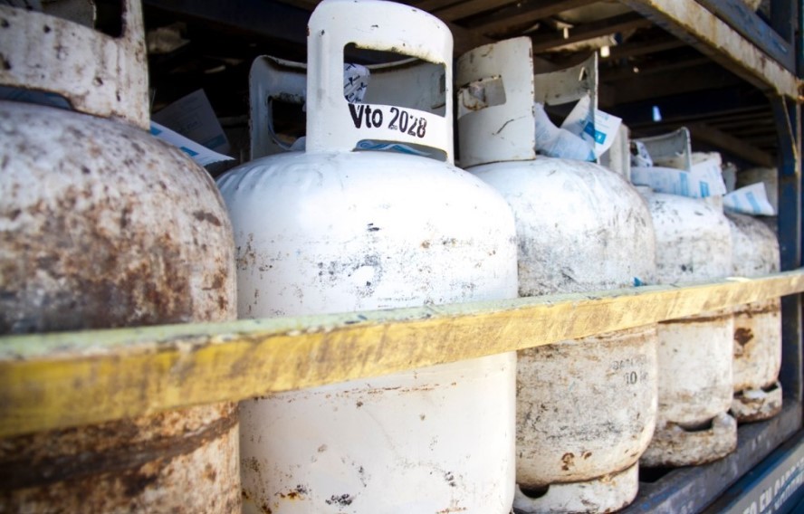 El Gobierno desregula el mercado del gas envasado y deja de injerir en precios, oferta y demanda | Política y economía