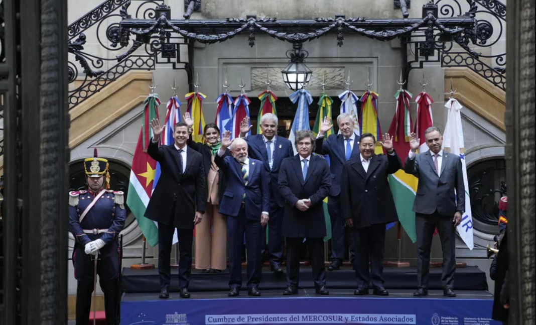 Milei pidió mayor flexibilización del Mercosur y adviertió: "Lo haremos acompañados o solos" | Política y economía