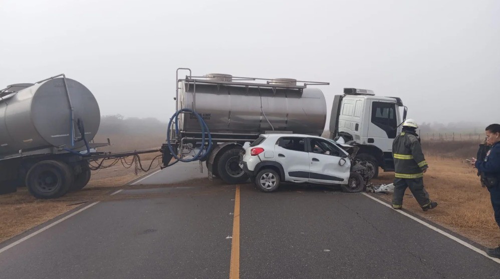 Trágico accidente: una mujer perdió la vida tras chocar contra un camión | Córdoba
