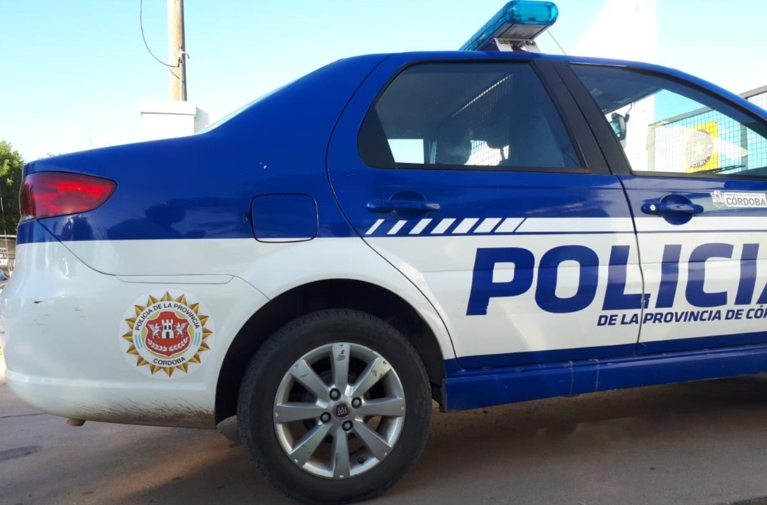 Un policía baleó a un hombre que amenazó con un cuchillo a una empleada en una estación | Córdoba