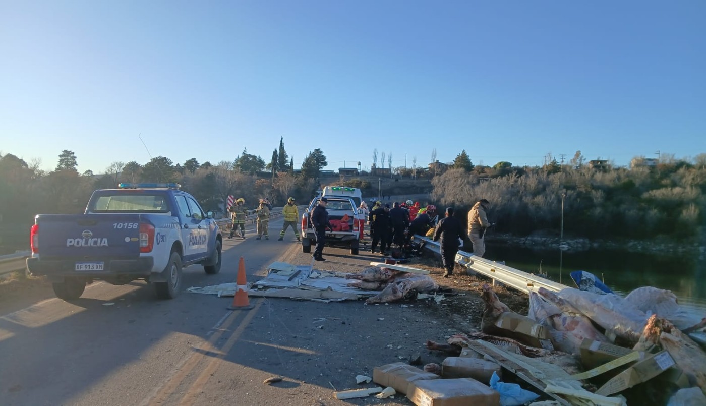 Tragedia en Dique Los Molinos: perdió el control del camión, despistó y murió | Córdoba