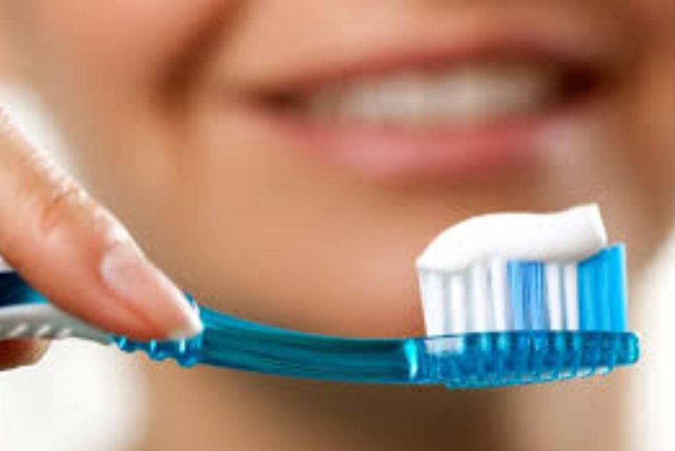 La ANMAT prohibió una reconocida pasta dental tras detectar efectos adversos en la boca | Actualidad