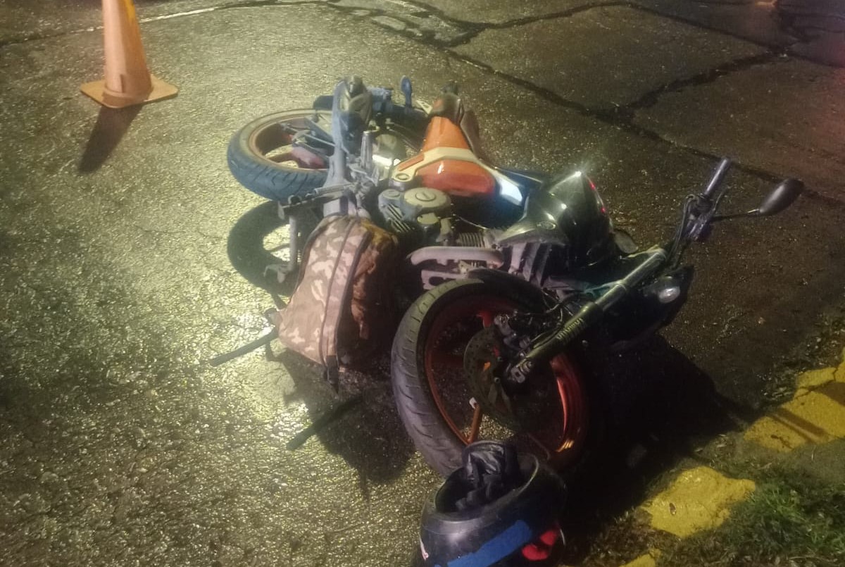 Un motociclista resultó herido tras ser atropellado por un auto que se dio a la fuga | Córdoba