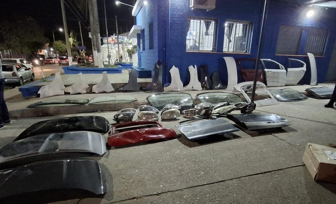 Barrio Yofre Norte: detuvieron a tres hombres que circulaban en un camión cargado de autopartes | Córdoba