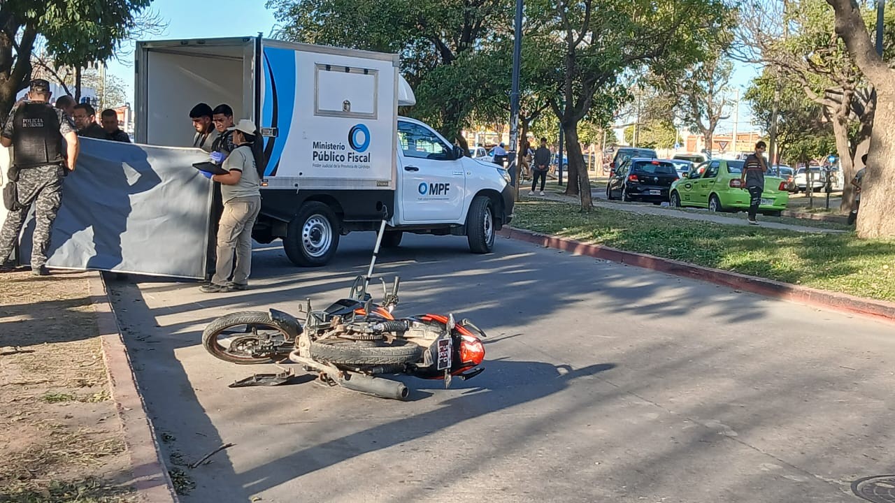 Accidente fatal en General Mosconi: un hombre murió tras chocar su moto contra un árbol | Córdoba