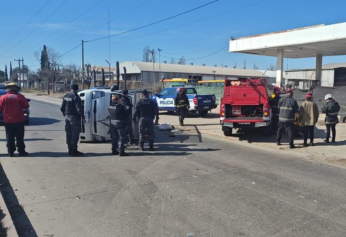 Chocó con el camión, volcó y el conductor quedó atrapado en el habitáculo | Córdoba