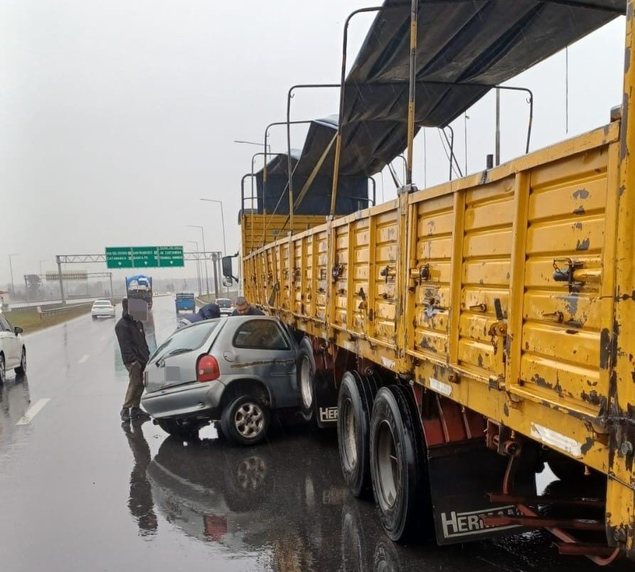 Siniestro vial entre un auto y un camión en la Ruta Nacional A-019 | Córdoba