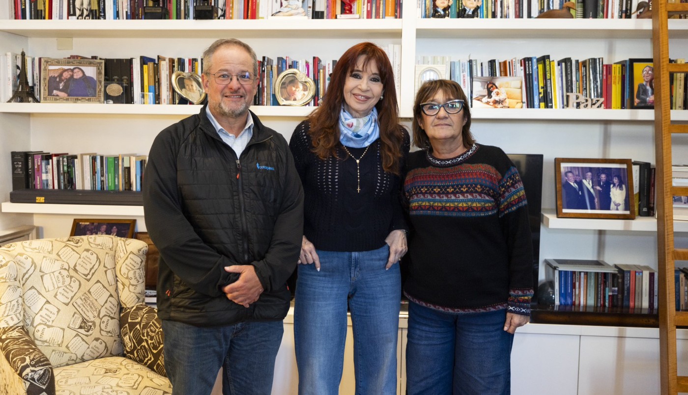 Cristina Kirchner recibió al titular del gremio docente mundial y criticó la "catástrofe social" de Milei | Política y economía