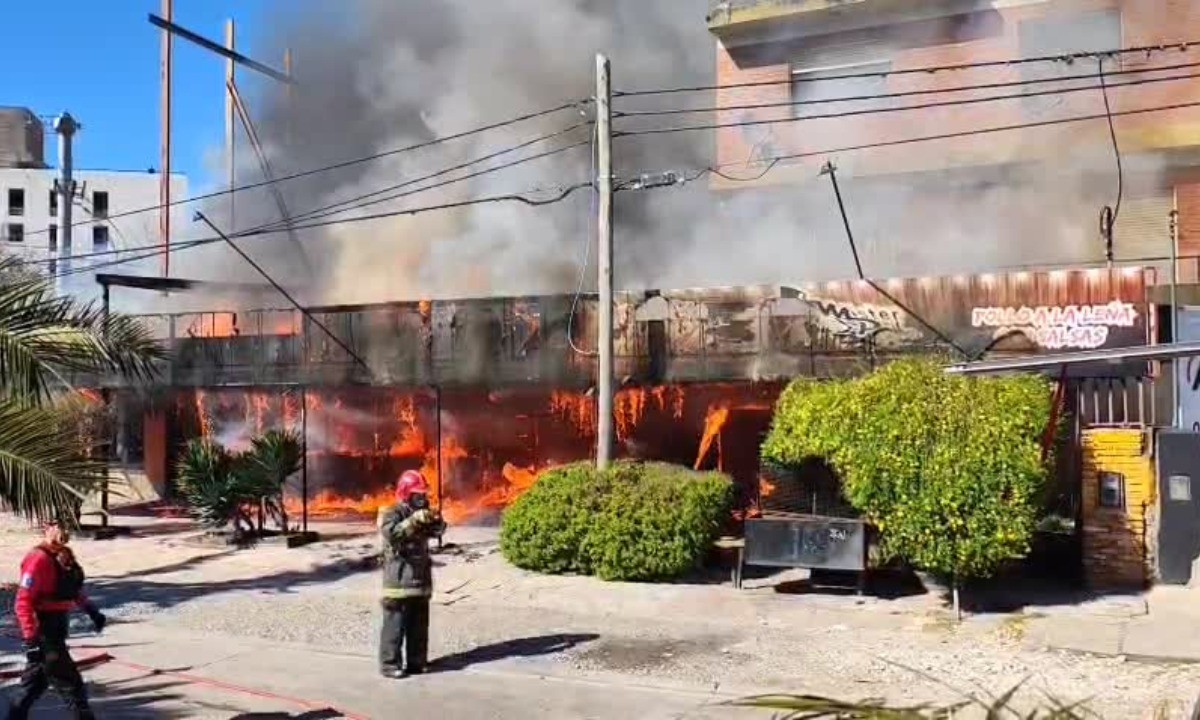 Incendio en local de pollos a las brasas “Mr. Pollo” en Villa Carlos Paz | Córdoba
