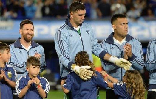 El saludo de la Selección argentina al “Dibu” Martínez por su cumpleaños | Deportes