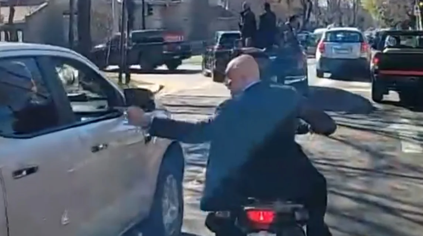 El "héroe" de Espert: el motoquero que lo rescató era un barrabrava con una causa por intento de homicidio | Política y economía