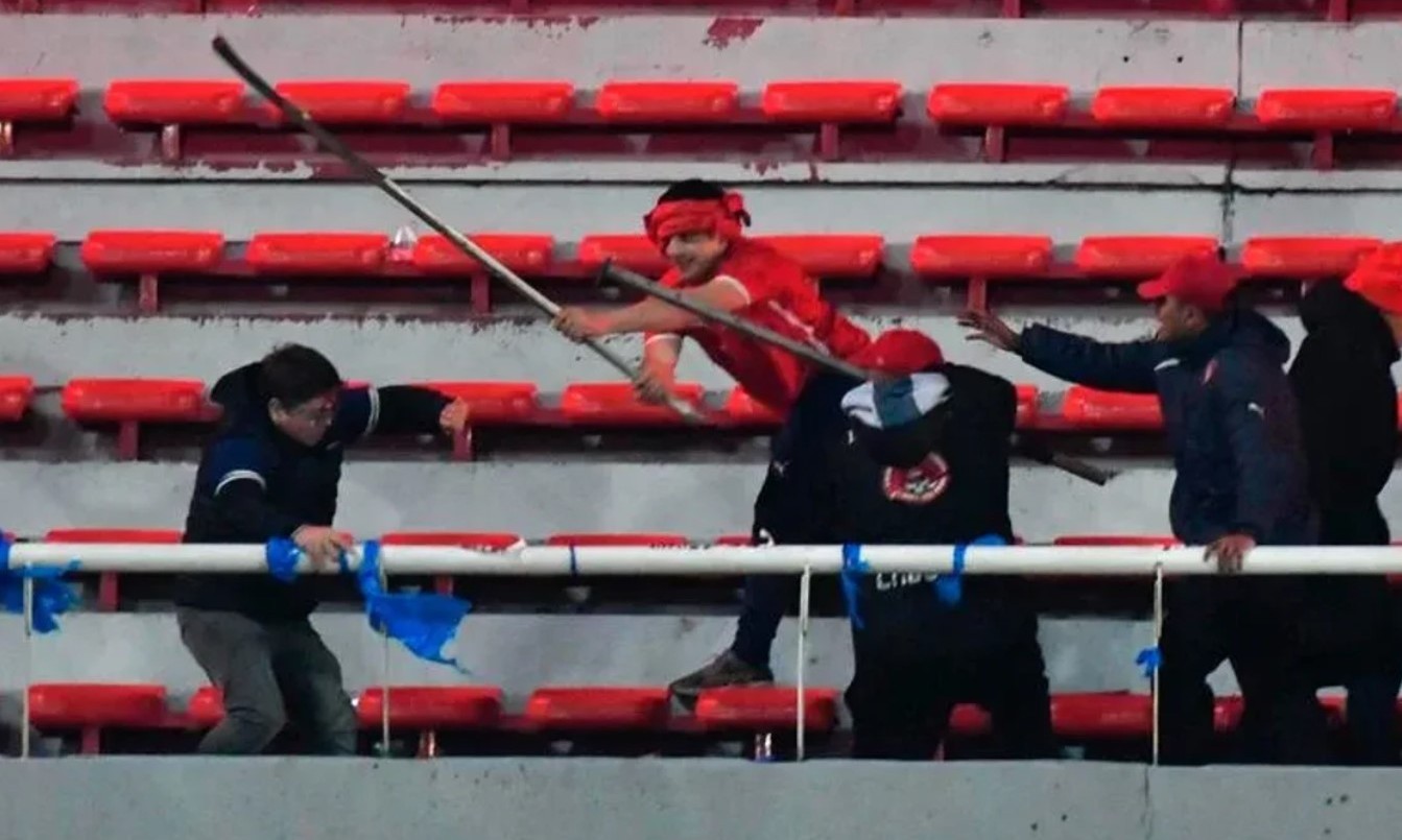 Fallo de la CONMEBOL: U de Chile avanzó a cuartos e Independiente fue descalificado | Deportes