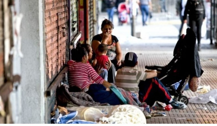 Aseguran que una familia tipo necesita casi cuatro salarios mínimos para no caer bajo la línea de pobreza | Política y economía