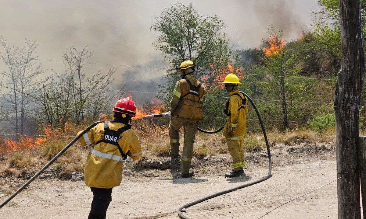 Alerta extrema por incendios en Córdoba: vientos fuertes elevan el riesgo | Córdoba