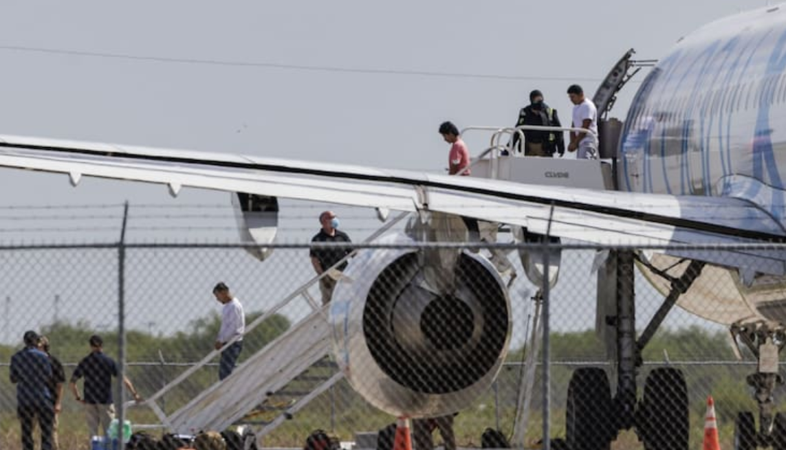 Llega el primer vuelo con argentinos deportados desde Estados Unidos | Actualidad