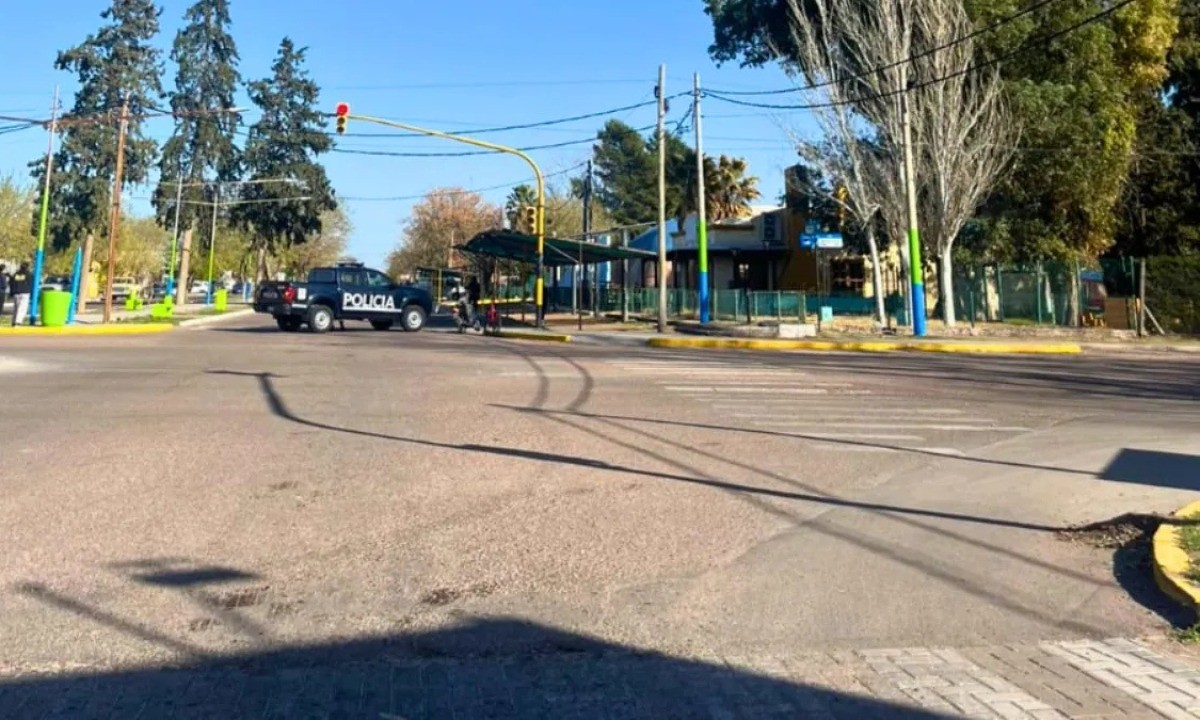 Mendoza: alumna disparó y se atrincheró con un arma en un colegio | Actualidad