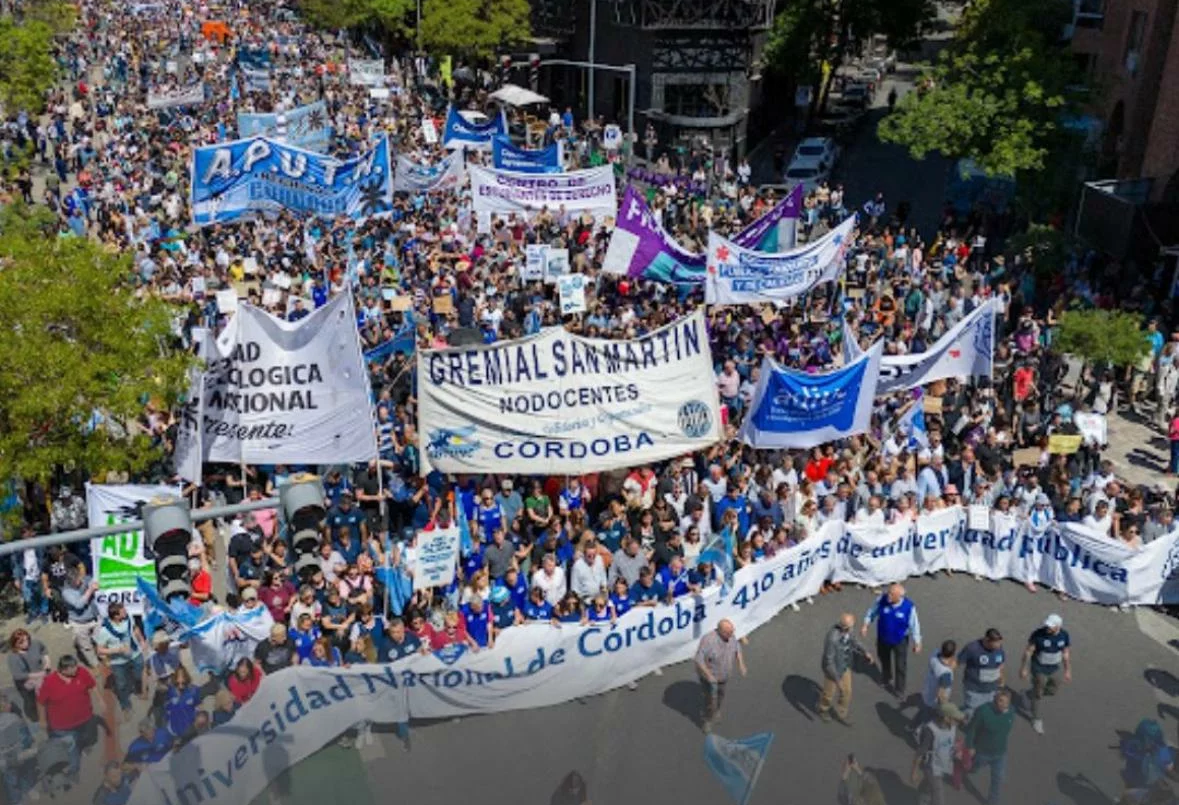 Paro y banderazo en Córdoba contra el veto al financiamiento universitario | Córdoba