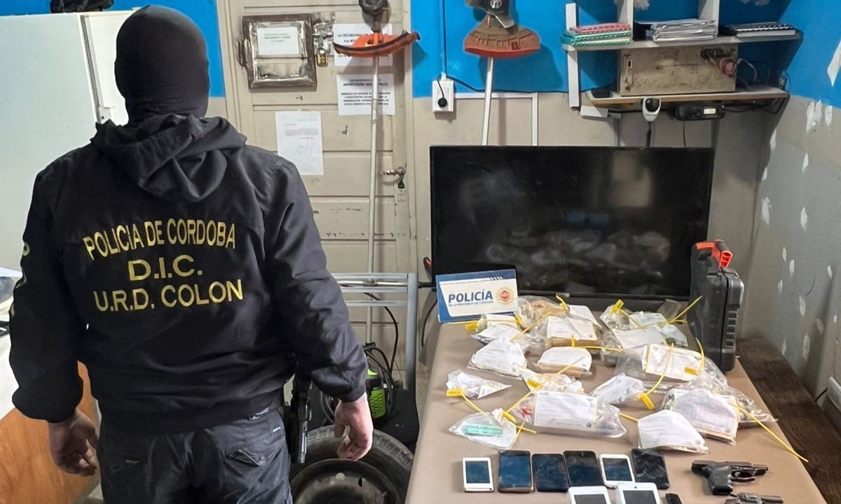 Malvinas Argentinas: detienen a dos hombres con armas y drogas tras allanamiento | Córdoba