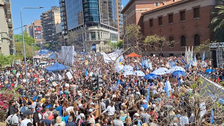 Universidades vuelven a las calles: convocan a una Marcha Federal el 17 de septiembre | Política y economía
