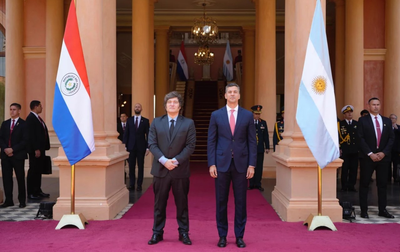 Javier Milei mantuvo un encuentro bilateral con Santiago Peña en Paraguay | Política y economía
