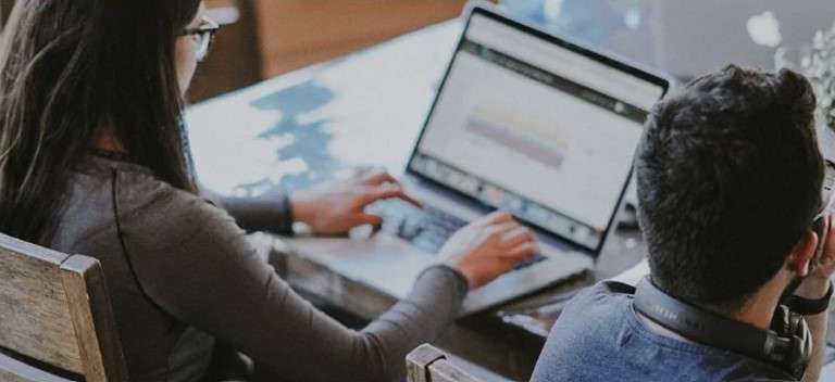 El Gobierno liberó restricciones para ingresar dólares de servicios profesionales para el exterior | Política y economía