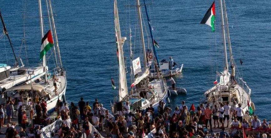 La Armada israelí interceptó a la flotilla humanitaria con rumbo a Gaza | Internacionales