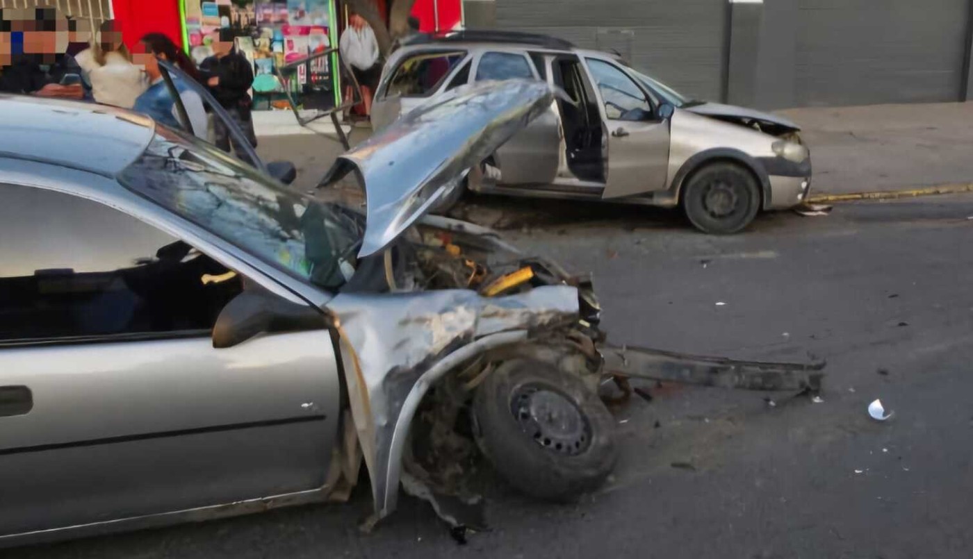 Tres autos chocaron en la esquina de Juan B. Justo y Gongora: hay heridos y la zona permanece cortada | Córdoba