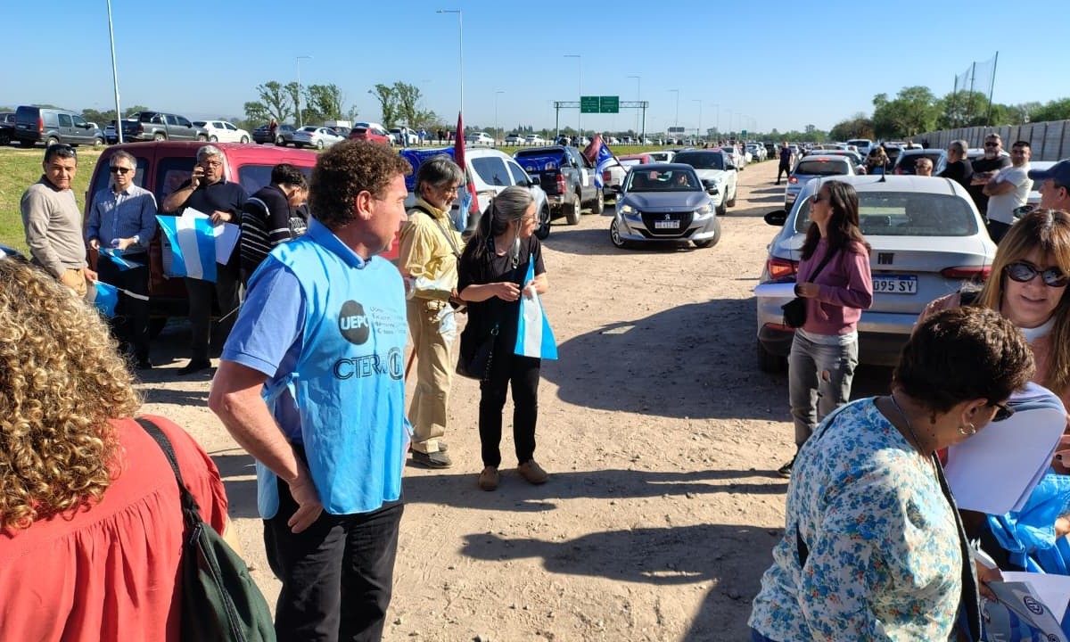 UEPC realiza una caravana provincial en defensa de la educación pública | Córdoba