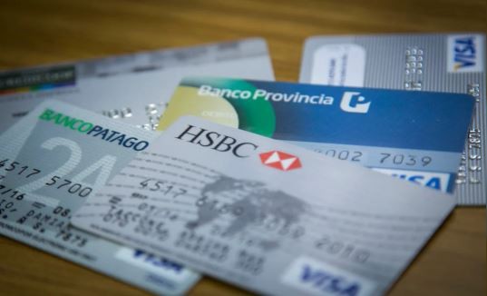 La Justicia prohíbe incluir deudas de tarjetas de crédito en saldo deudor de cuenta corriente para ejecución | Política y economía
