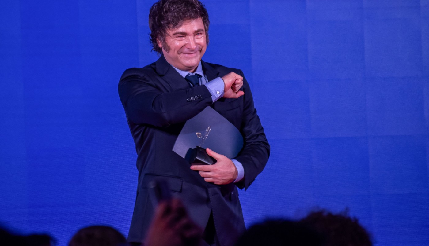 Milei defendió su plan económico y prometió una avalancha de dólares: "Nos vas a salir por las orejas" | Política y economía