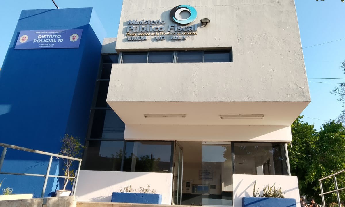 Hombre detenido tras lanzar una piedra contra la ventana de una comisaría | Córdoba